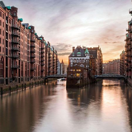 Super 8 By Wyndham Hamburg Mitte Hotel Exterior photo