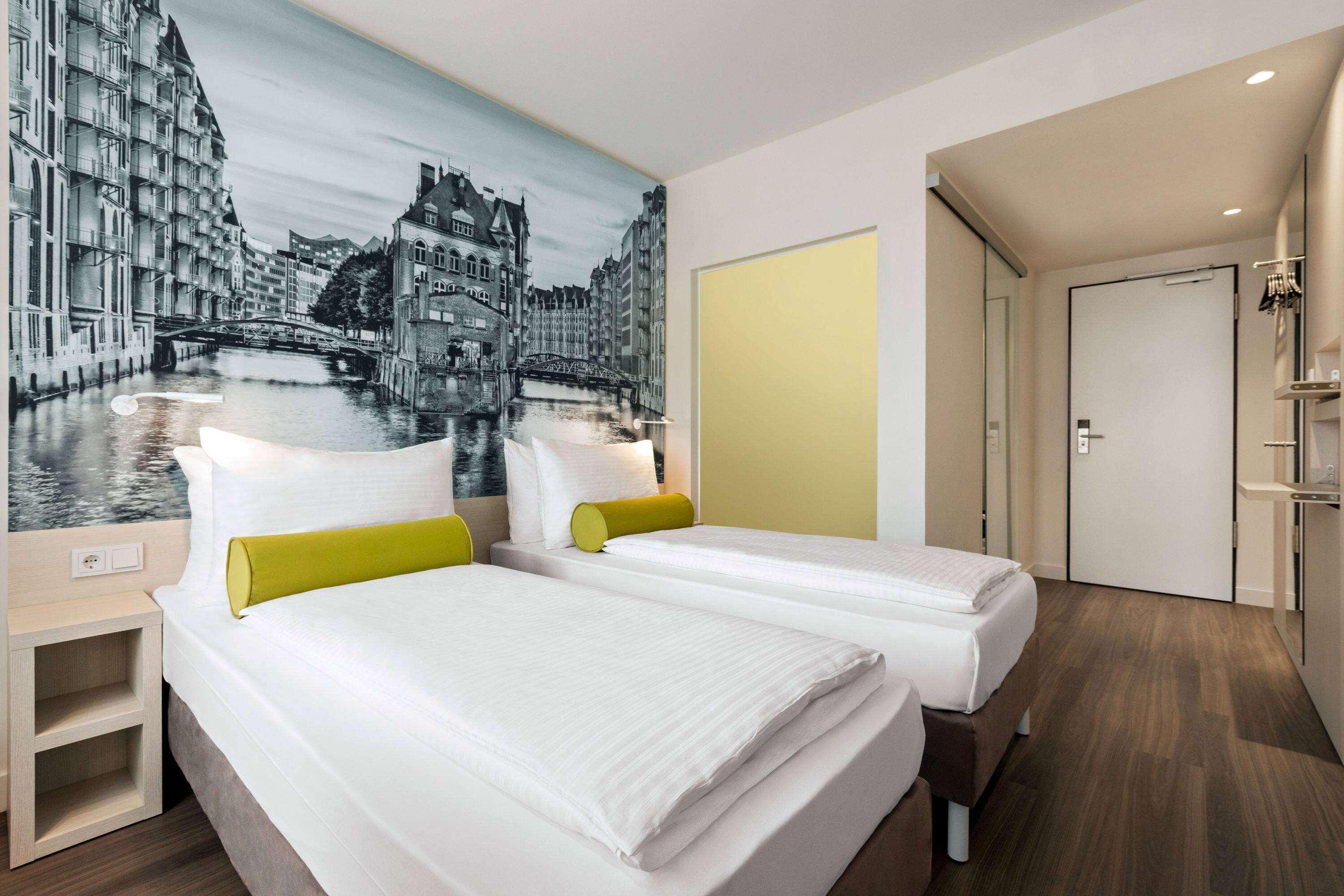 Super 8 By Wyndham Hamburg Mitte Hotel Exterior photo