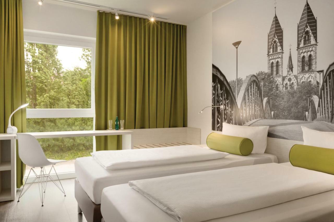 Super 8 By Wyndham Hamburg Mitte Hotel Exterior photo