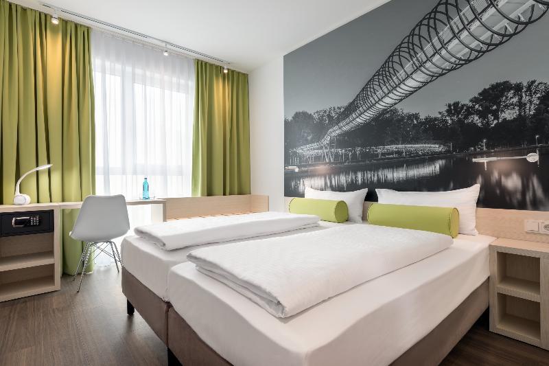 Super 8 By Wyndham Hamburg Mitte Hotel Exterior photo