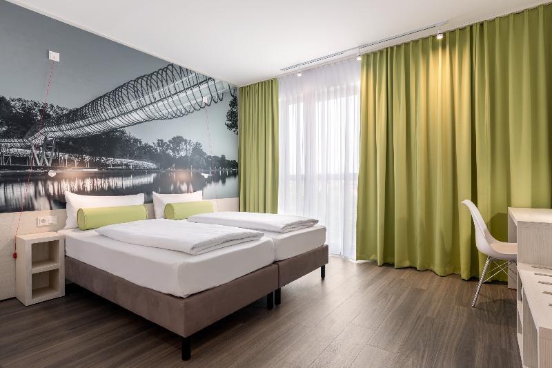 Super 8 By Wyndham Hamburg Mitte Hotel Exterior photo
