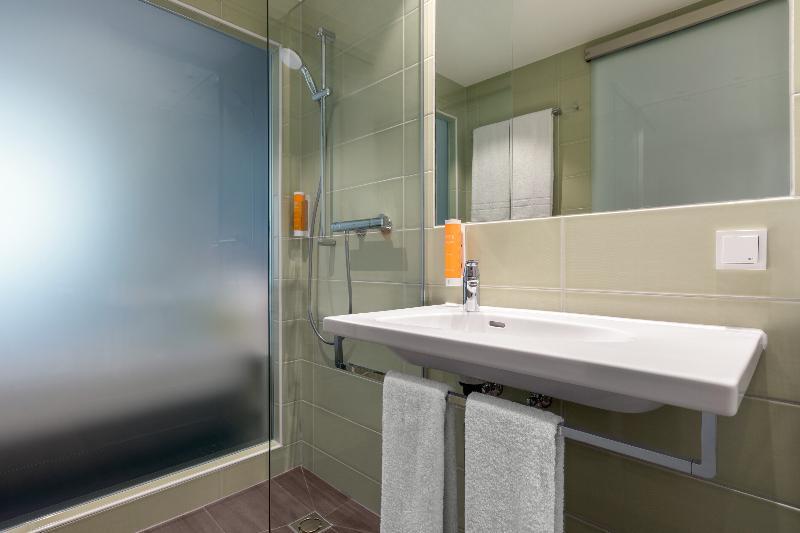 Super 8 By Wyndham Hamburg Mitte Hotel Exterior photo