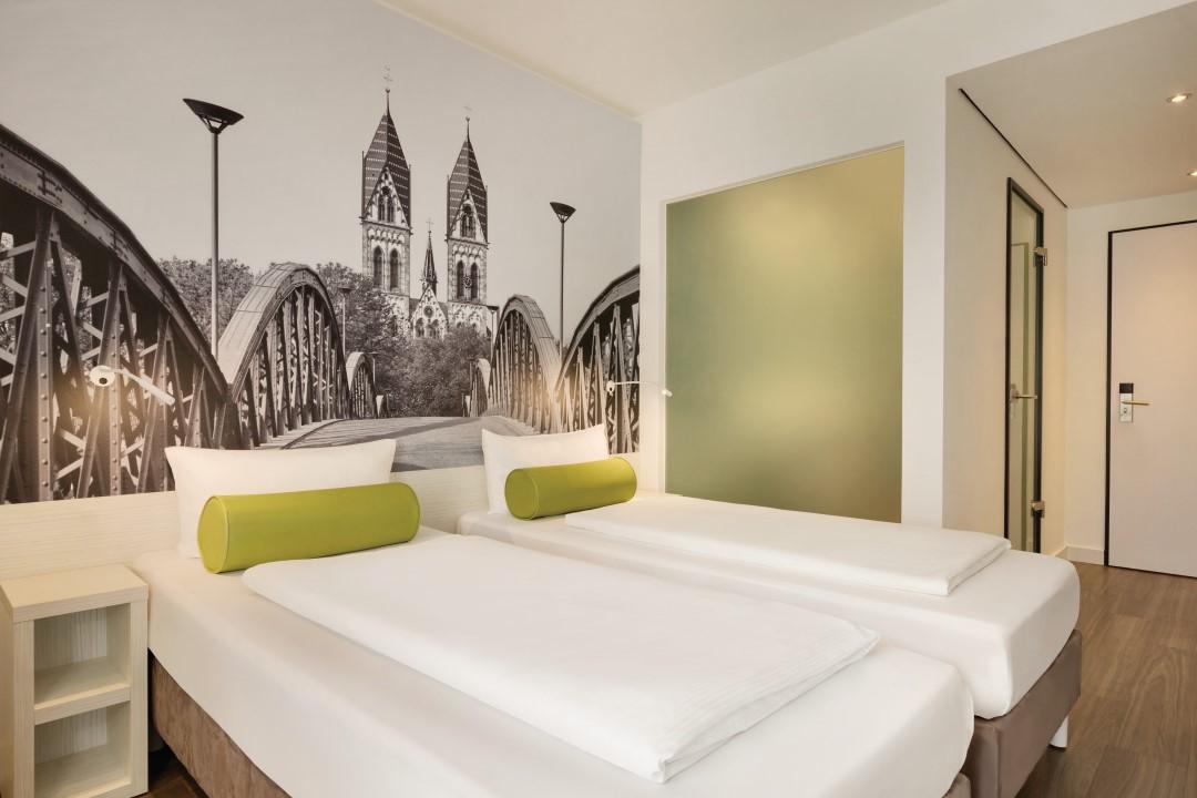 Super 8 By Wyndham Hamburg Mitte Hotel Exterior photo